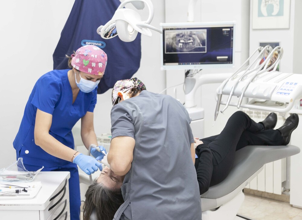 colocacion implantes dentales paciente