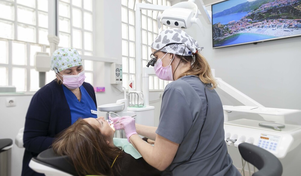 tratamiento de periodoncia paciente entre profesionales